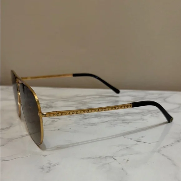 Louis Vuitton Gold Aviator Sunglasses - Picture 4 of 8